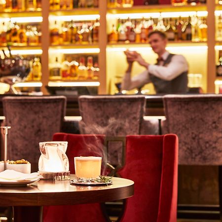 Grand Hotel Kempinski Riga Kültér fotó The bar at the Connaught