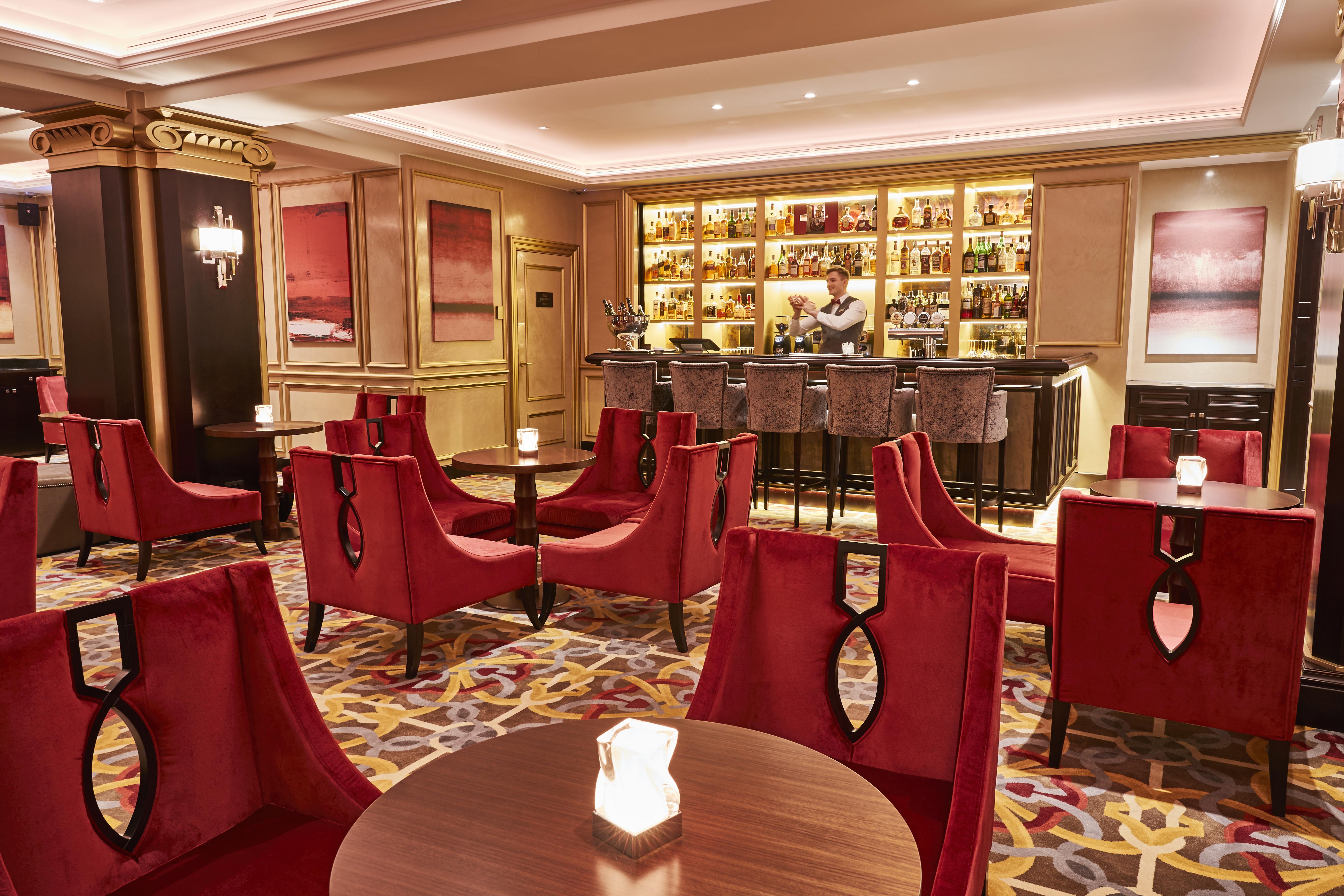 Grand Hotel Kempinski Riga Kültér fotó The bar at the 1901 Lounge
