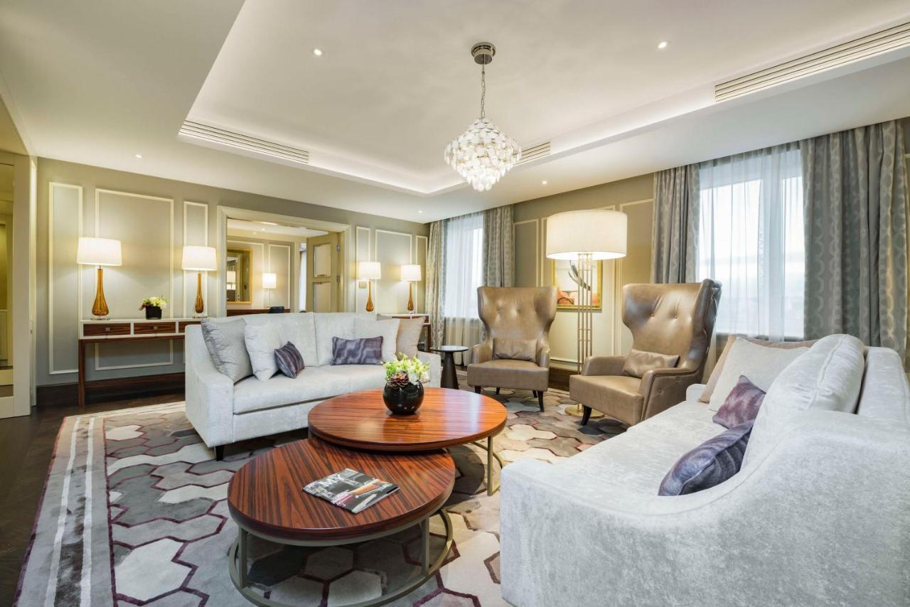 Grand Hotel Kempinski Riga Kültér fotó The living room of a suite at the hotel