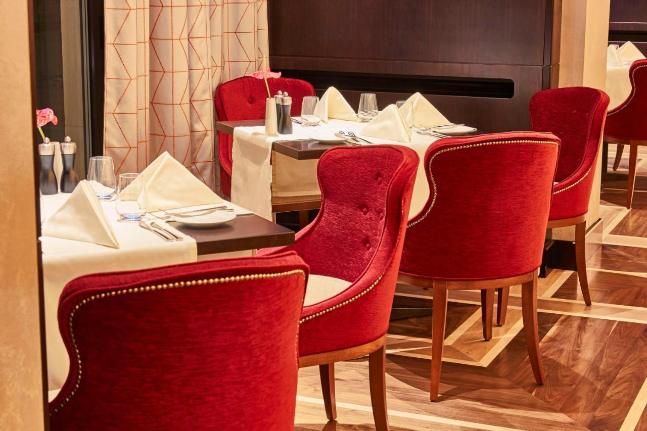 Grand Hotel Kempinski Riga Kültér fotó The restaurant