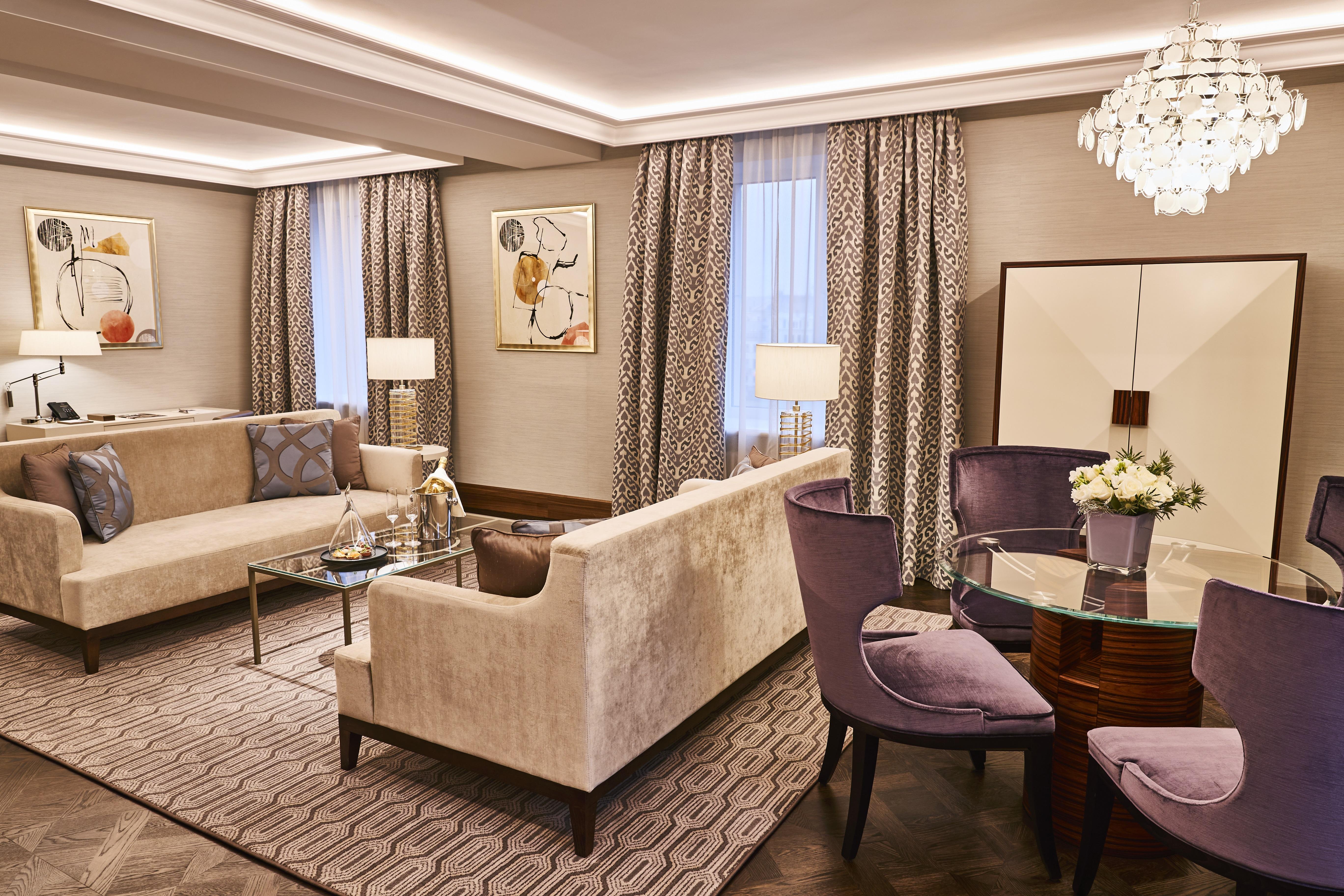 Grand Hotel Kempinski Riga Kültér fotó The living room of a suite at the Ritz