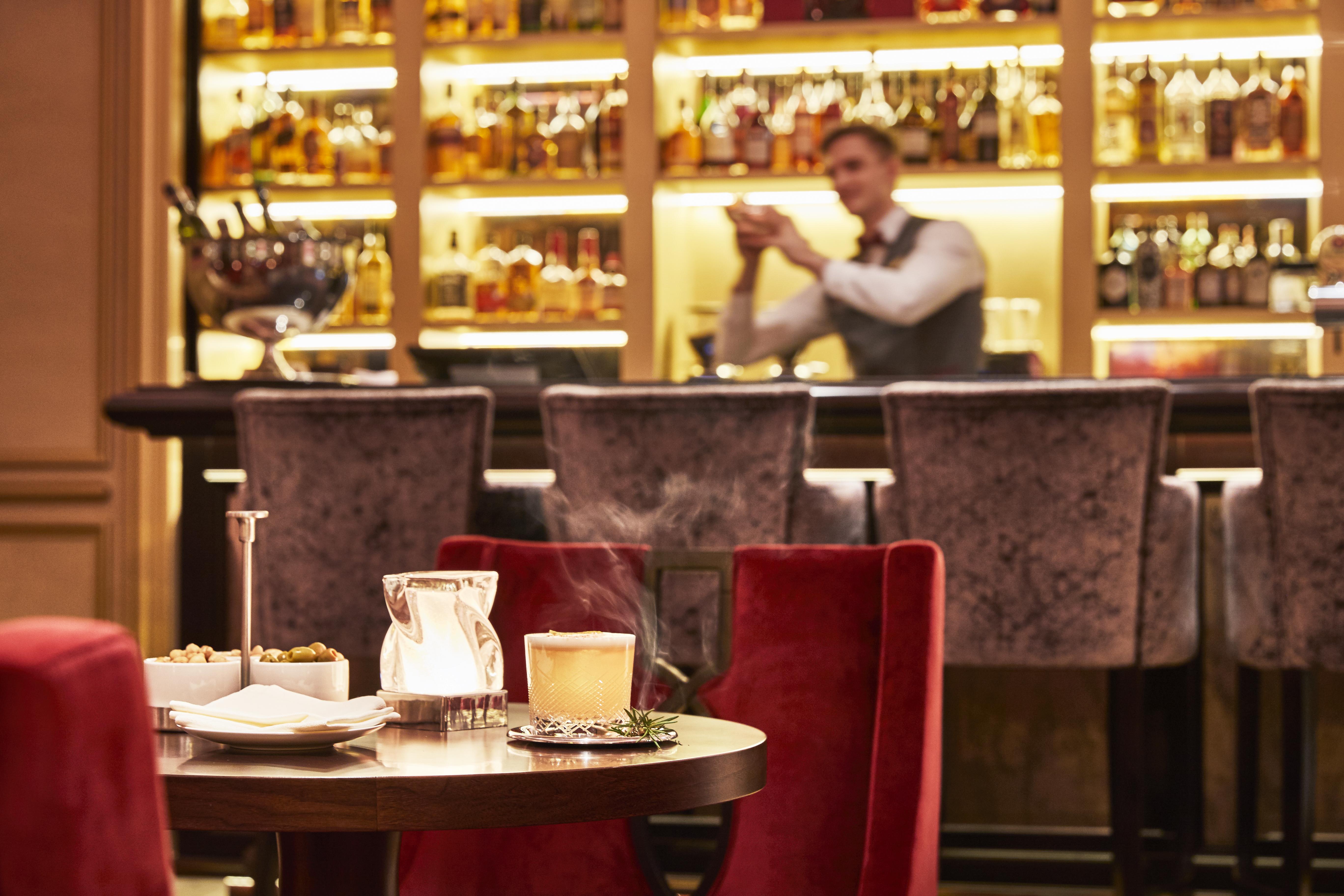 Grand Hotel Kempinski Riga Kültér fotó The bar at the Connaught
