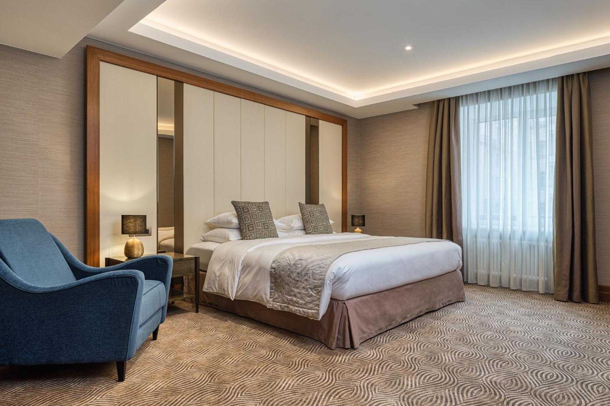 Grand Hotel Kempinski Riga Kültér fotó A bedroom at the hotel