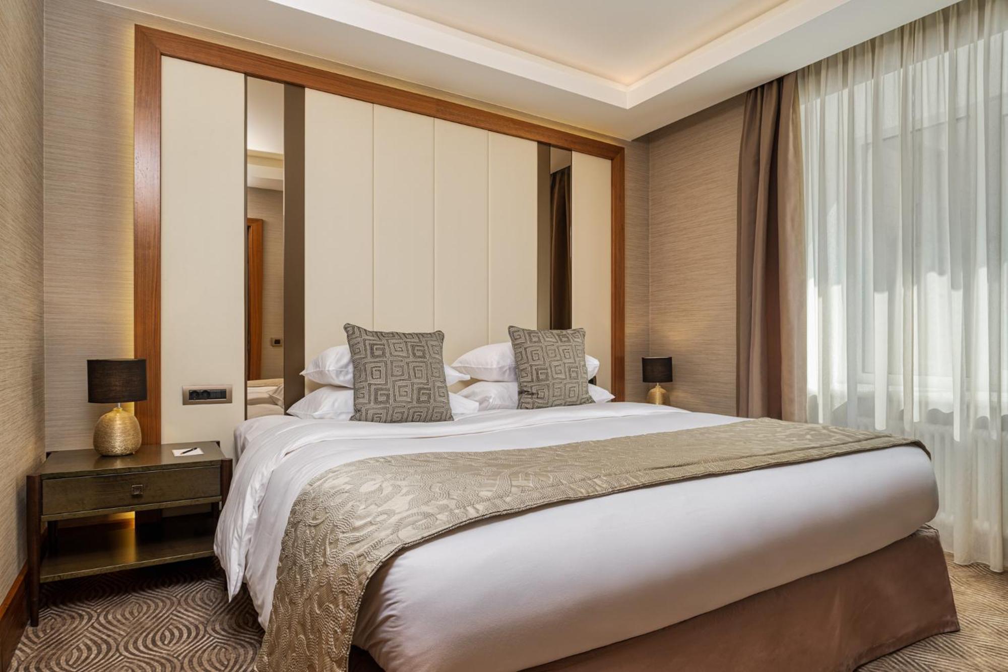 Grand Hotel Kempinski Riga Szoba fotó A bedroom at the hotel