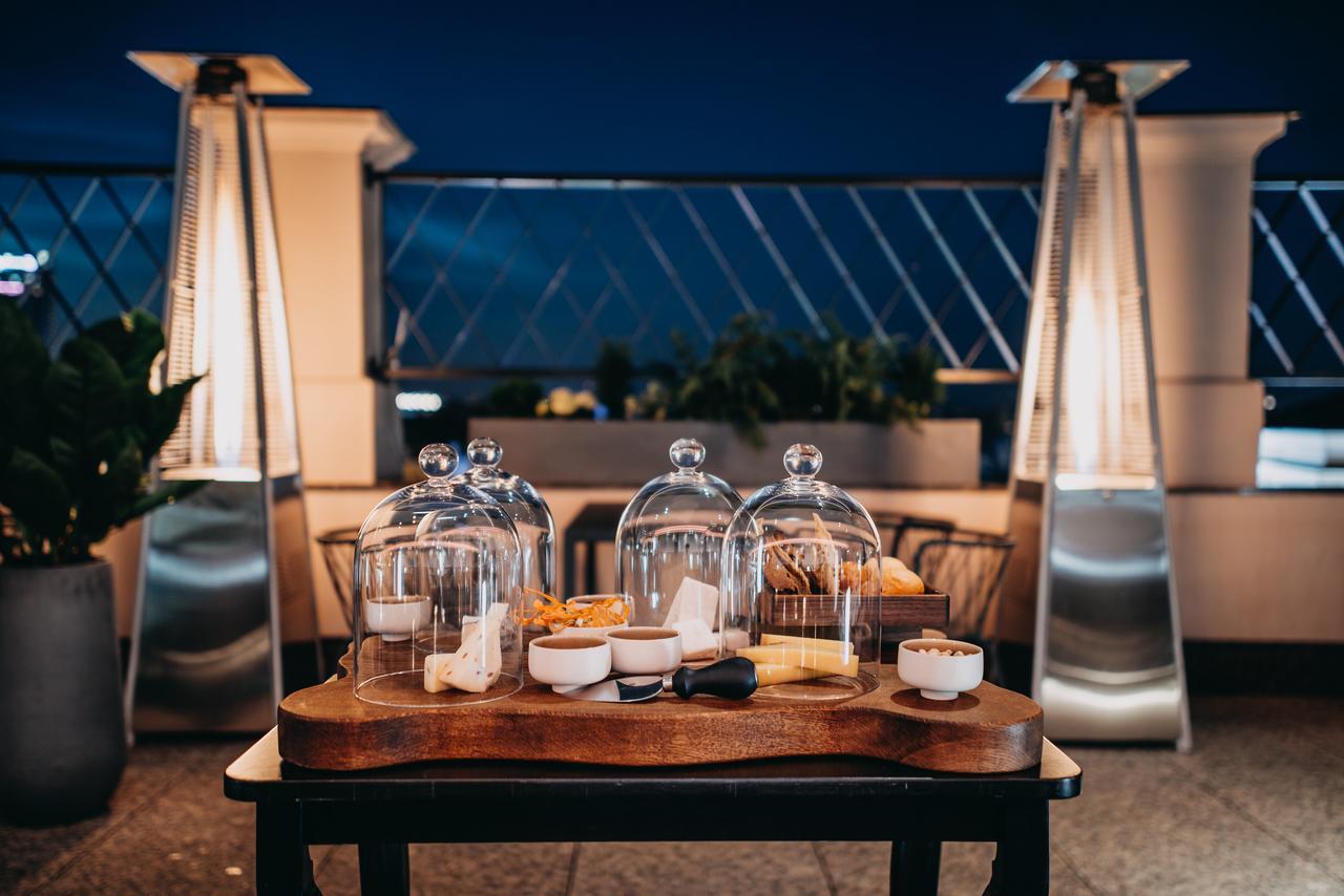Grand Hotel Kempinski Riga Kültér fotó The Terrace at the Ritz-Carlton, Tysons