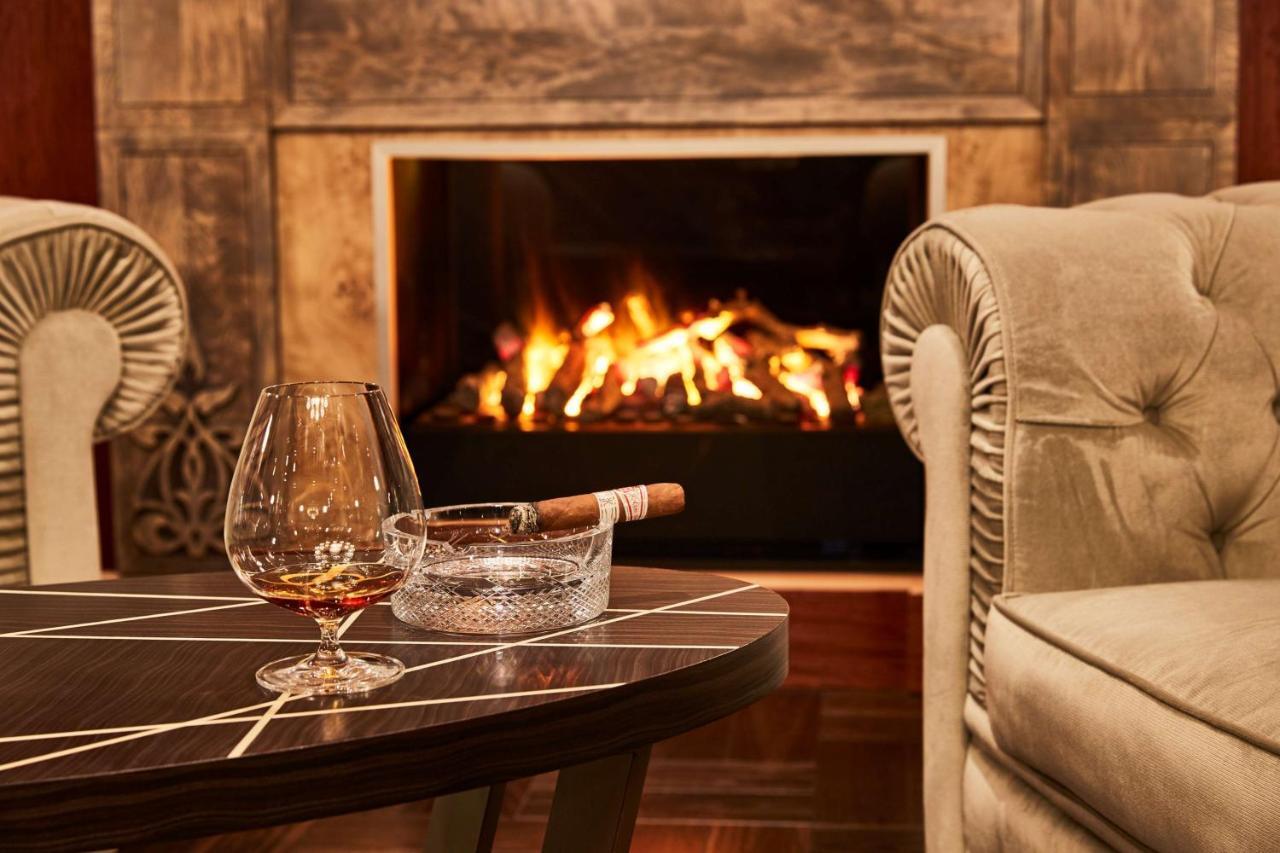 Grand Hotel Kempinski Riga Kültér fotó A fireplace in a home