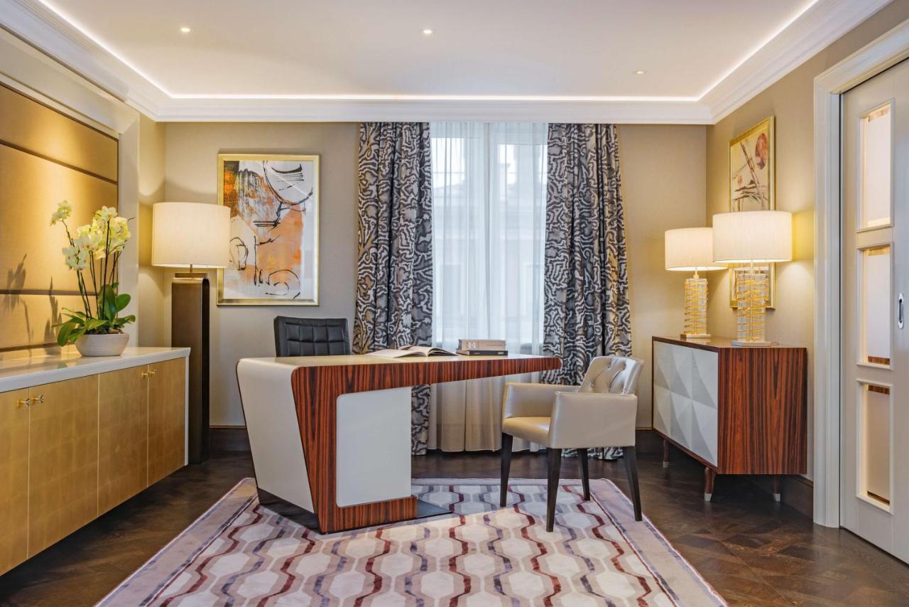 Grand Hotel Kempinski Riga Kültér fotó Office interior